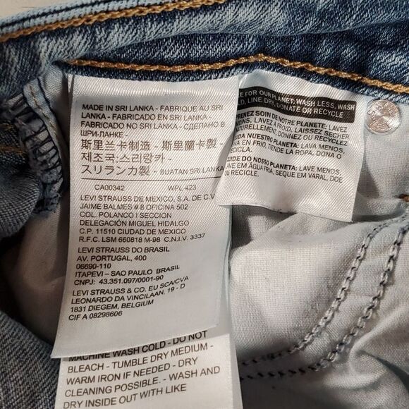 Levi's Women's Sz 26 Light Wash 721 High Rise Skinny Jeans Dark Side Seam Stripe - Picture 10 of 11